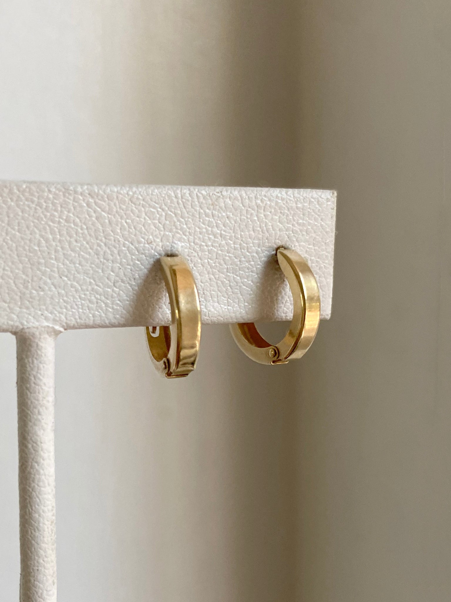 Vintage Perfect Hinged Hoops (14k)