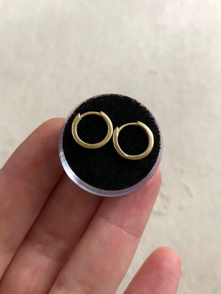 Vintage 14k Perfect Hinged Huggies