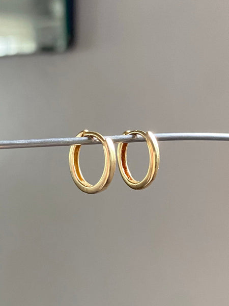 Vintage 14k Perfect Hinged Huggies