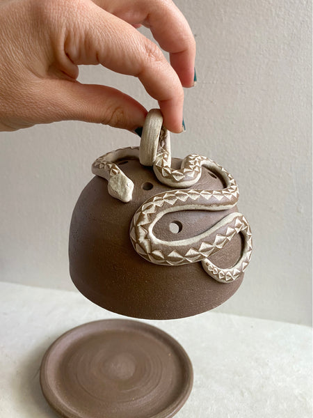 Ceramic Snake Incense Dome *ivory*