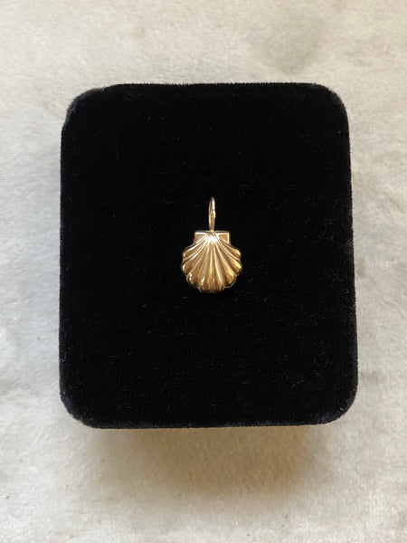 Vintage 14k Gold Puffy Shell Charm