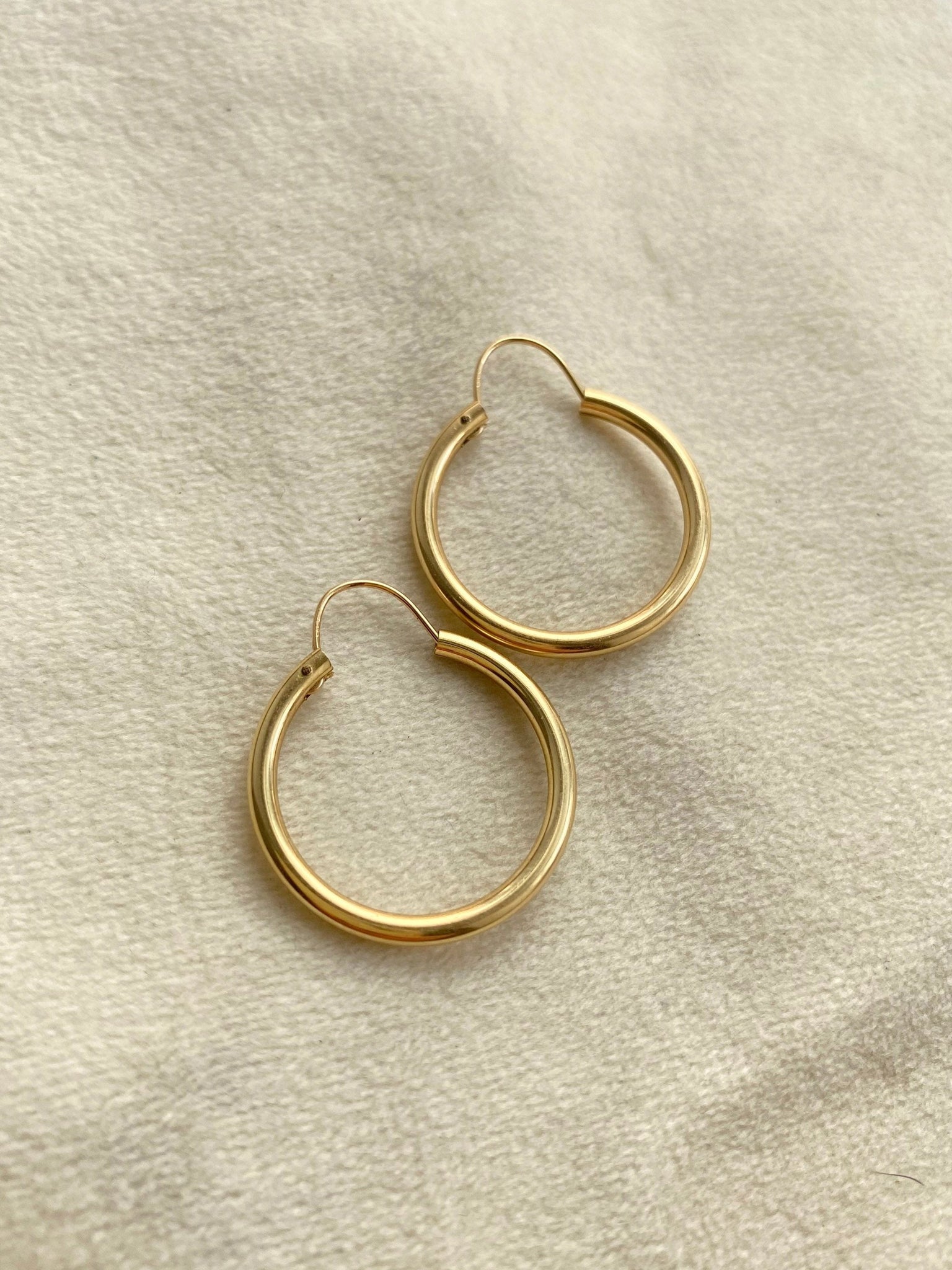 Vintage Classic Hoop Earrings (14k)